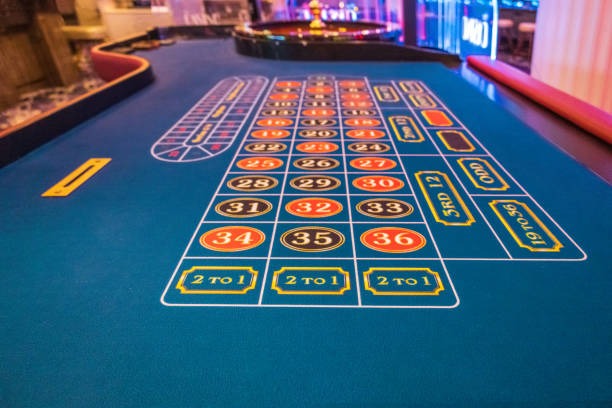 Teen Patti live table at Wild Bandito with dealer and multiple players